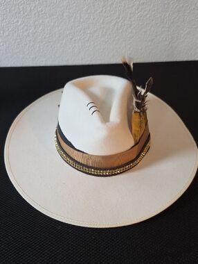 White Wide-Brim Fedora Hat with Gold Band and Feather
